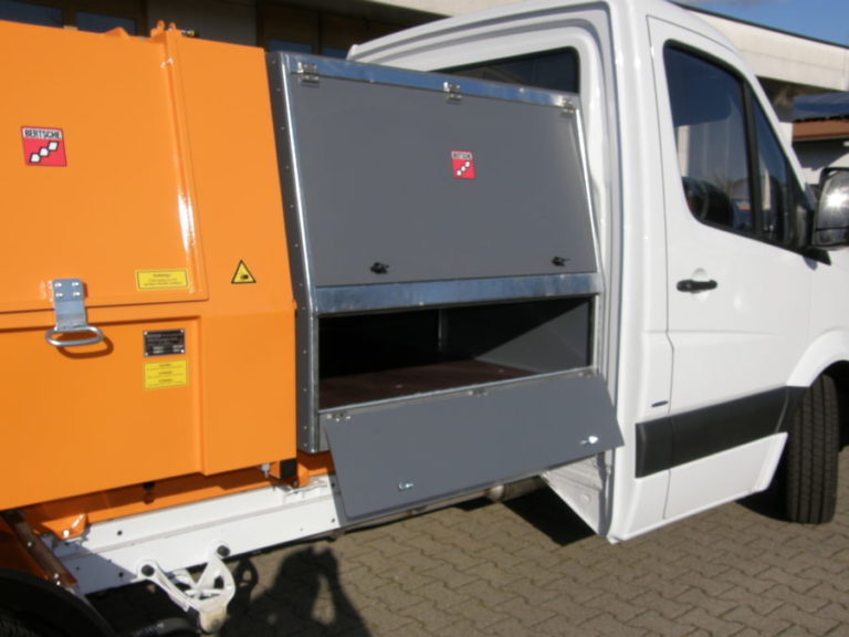 BERTSCHE Leichtmüllverdichter mit Zwischenbehälter mit Kunststoffklappen