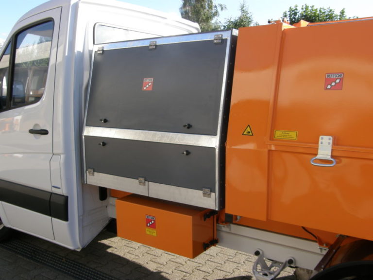 BERTSCHE Leichtmüllverdichter mit Zwischenbehälter mit Kunststoffklapptüren